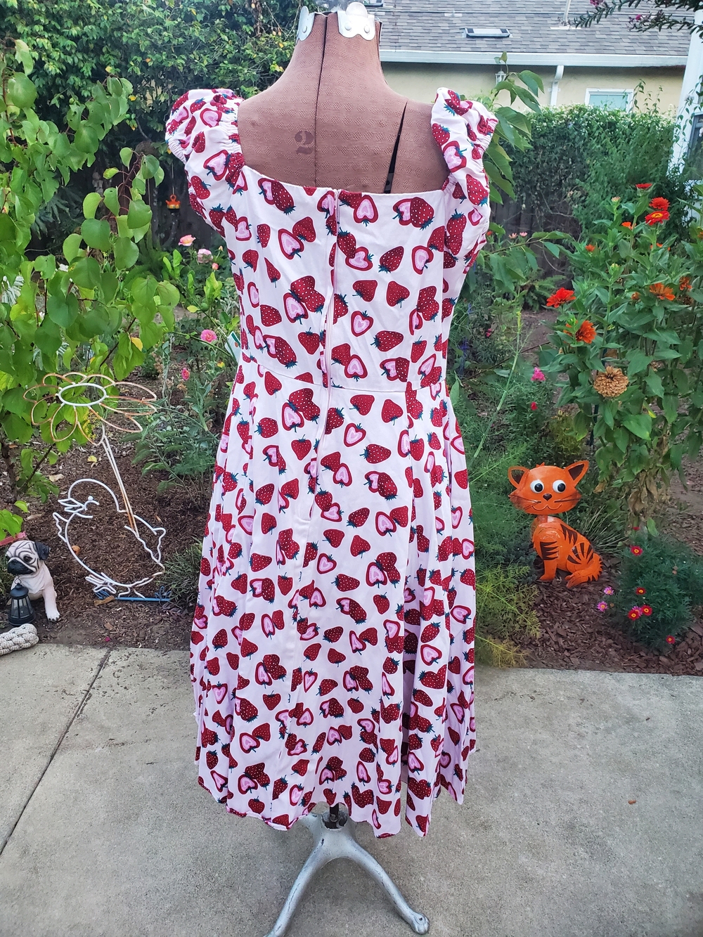 Collectif Strawberry Print Midi Dress Size XL (UK 16) - Picture 2 of 7